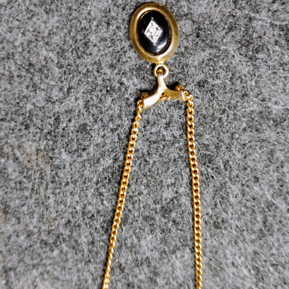 Elegant Gold and Black Pendant Necklace